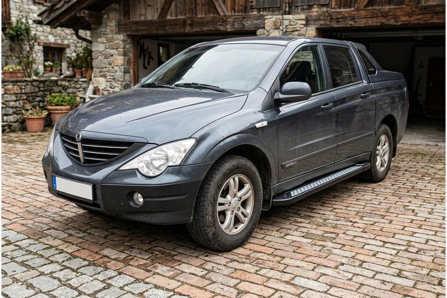 SsangYong Action 2005-2018 Estribos Laterales New Vision Black (2 uds., Aluminio) Image
