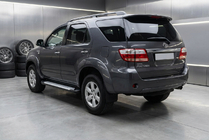 Toyota Fortuner 2006-2015 Estribos Laterales Allmond Grey (2 uds., Aluminio) foto 1