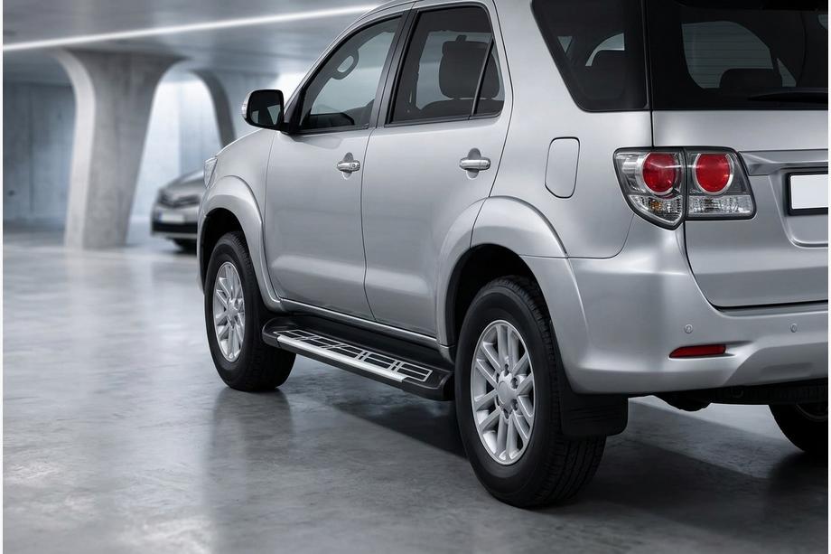 Toyota Fortuner 2006-2015 Estribos Laterales Sunrise (2 uds., aluminio) Foto 1