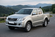 Toyota Hilux 2006-2015 Estribos Laterales RedLine V1 (2 uds., Aluminio) foto 1
