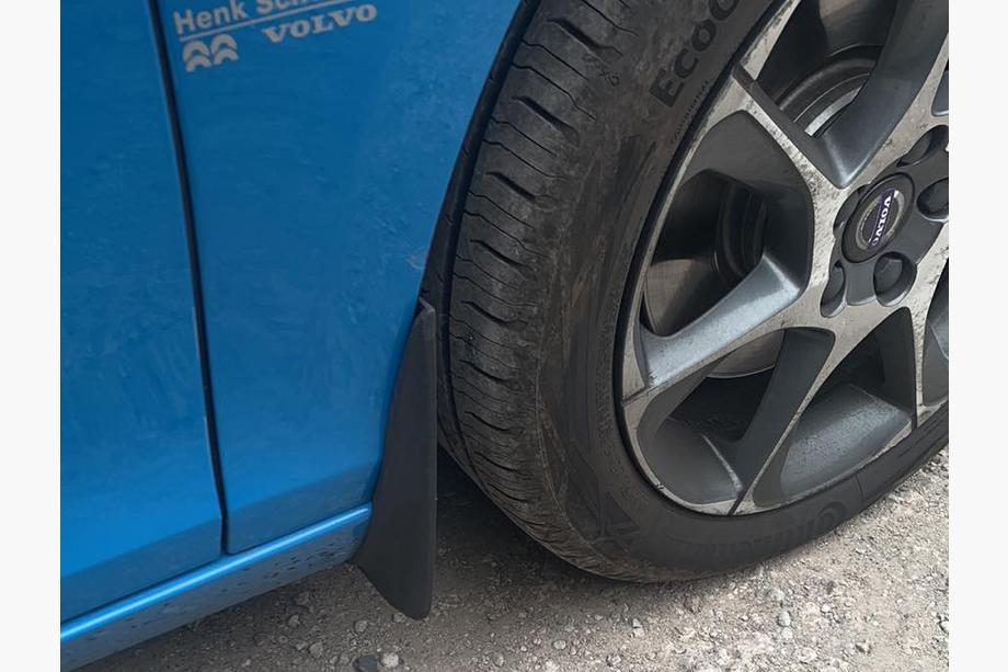 Volvo V40 2012- Guardabarros Premium Originales (2012-2016, 4 uds) Image