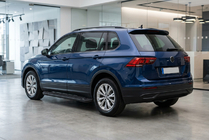 Volkswagen Tiguan 2016-2023 Estribos Laterales RedLine Black (2 uds., Aluminio) foto 1