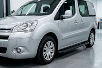 Peugeot Partner Tepee 2008-2018 Estribos Laterales Tayga Black (2 uds., Aluminio) foto 1