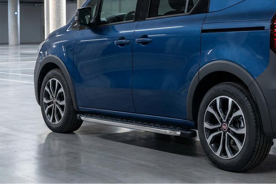 Opel Combo 2019- Estribos Laterales BlackLine (2 uds., Aluminio) Image
