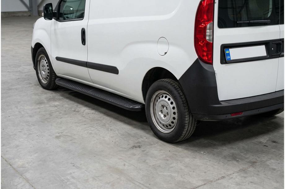 Opel Combo 2012-2018 Estribos Laterales Tayga Black (2 uds., Aluminio) Image
