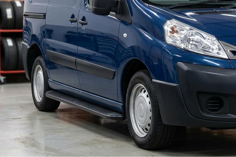 Citroen Jumpy 2007–2017 Estribos Laterales Tayga Black (2 uds., Aluminio) Image