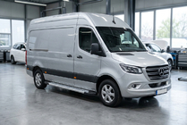 Mercedes Sprinter W907/W910 2018- Estribos Laterales New Vision Grey (2 uds., Aluminio) foto 1