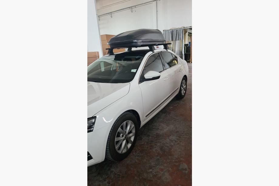 Skoda Superb 2015-2024 Barras de techo para techo liso (2 uds, Asaf V4) Image
