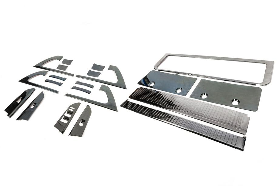 Toyota Land Cruiser 200 2007-2021 Juego de inserciones (aluminio oscuro cepillado) Image