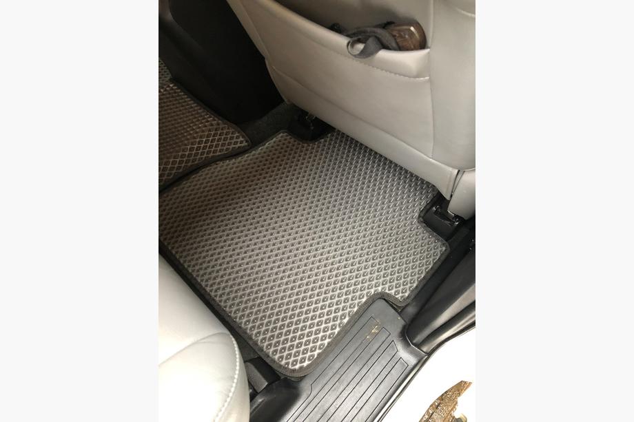 Toyota Sequoia 2007-2022 Alfombrillas de poliuretano 3 filas (EVA, negras) Fila central - Pasillo Foto 10