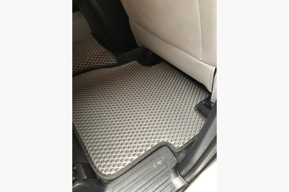 Toyota Sequoia 2007-2022 Alfombrillas de poliuretano 3 filas (EVA, negras) Fila central - Pasillo Foto 11