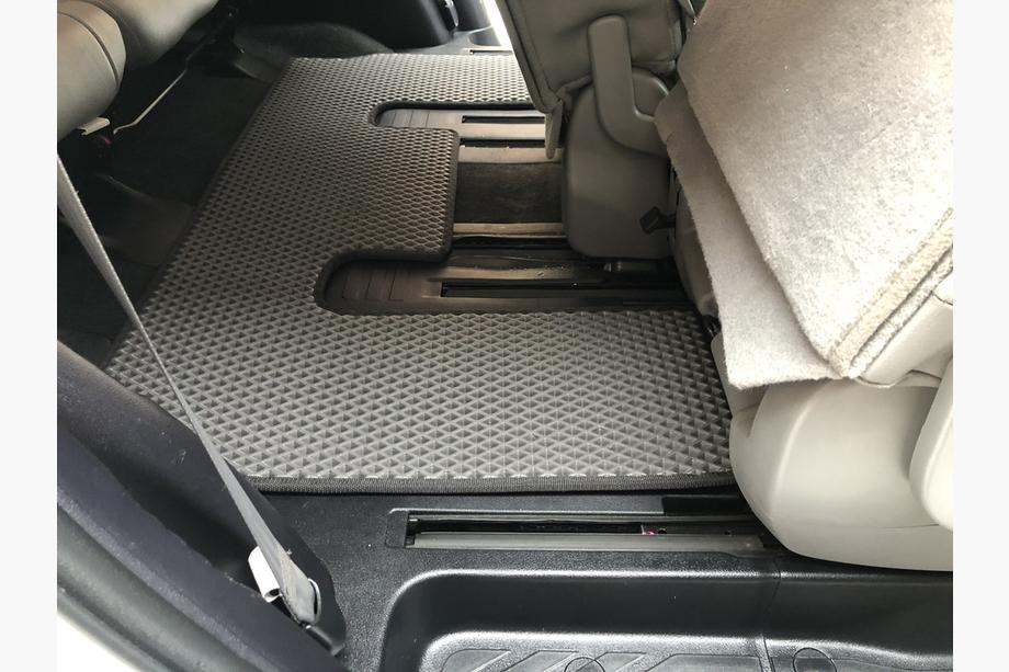 Toyota Sequoia 2007-2022 Alfombrillas de poliuretano 3 filas (EVA, negras) Fila central - Pasillo Foto 20