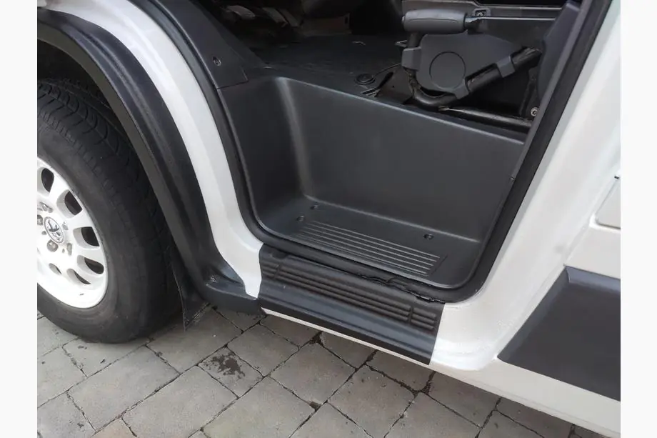 Fiat Ducato 2006-2025 Protecciones de umbral de puerta EuroCap (2 uds, ABS) Image