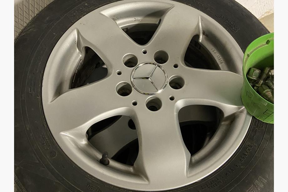 Mercedes-Benz Tapacubos 75/71 mm sin anillo (4 uds, gris) Foto 2