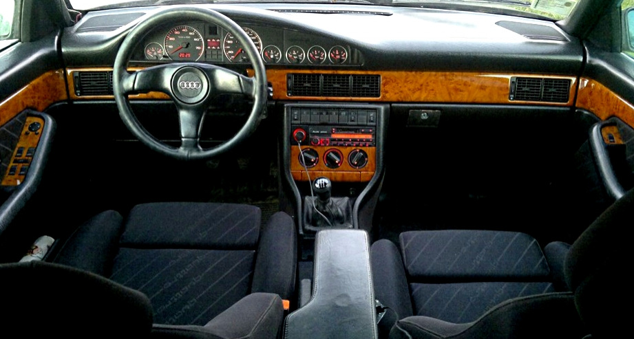 Superposición del panel frontal Audi 100 y sus propiedades