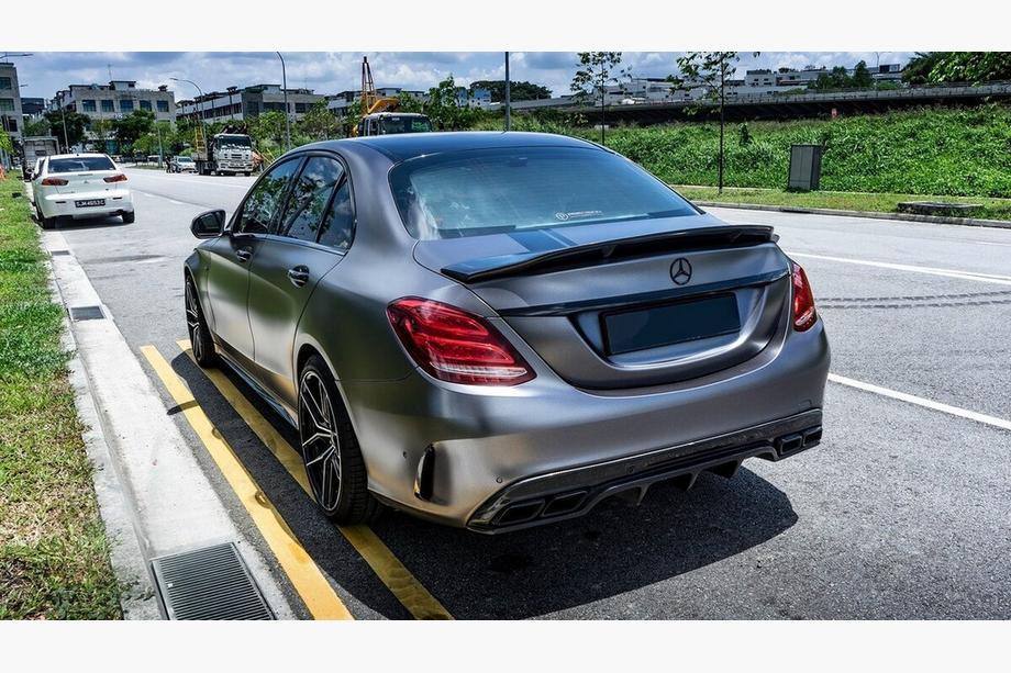 Mercedes C-class W205 2014-2021 Kit de carroceria con parachoques trasero completo (diseño Black Mamba C63GT) Foto 4