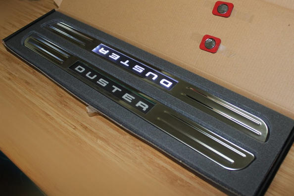 Umbrales inalámbricos iluminados en Renault Duster
