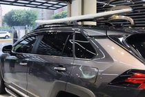 Toyota Rav 4 2019–2025 Barras de techo transversales OEM para rieles de techo integrados (2 uds) foto 4
