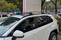 Toyota Rav 4 2019–2025 Barras de techo transversales OEM para rieles de techo integrados (2 uds) foto 5