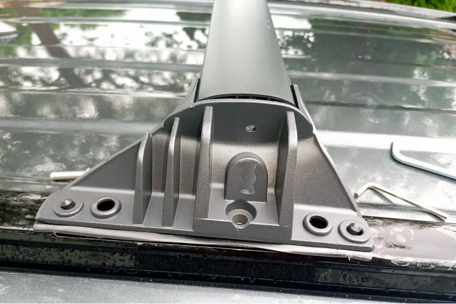 Toyota Rav 4 2019–2025 Barras de techo transversales OEM para rieles de techo integrados (2 uds) Foto 15