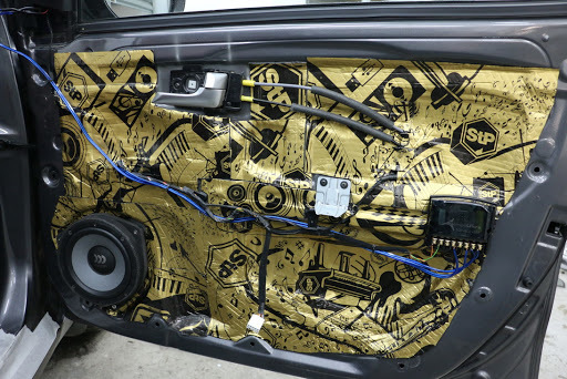 Aislamiento de ruido de un automóvil: cómo mejorar el sonido de un sistema de audio