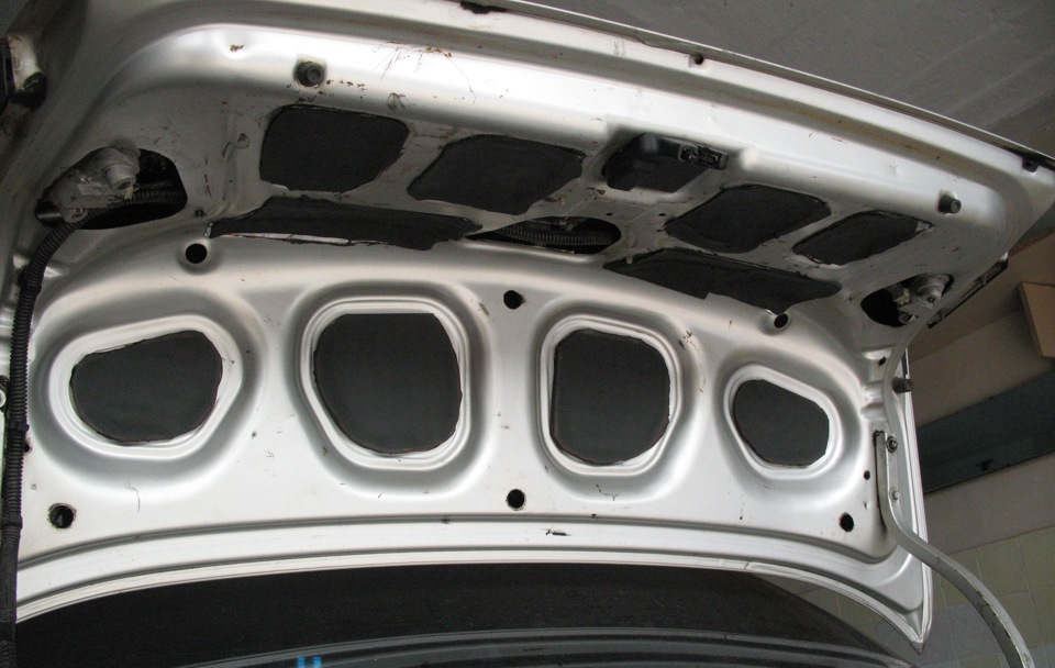 Insonorización de la tapa del maletero Lanos de bricolaje