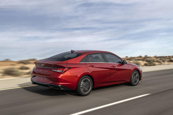 Revisión de Hyundai Elantra de séptima generación Foto 4