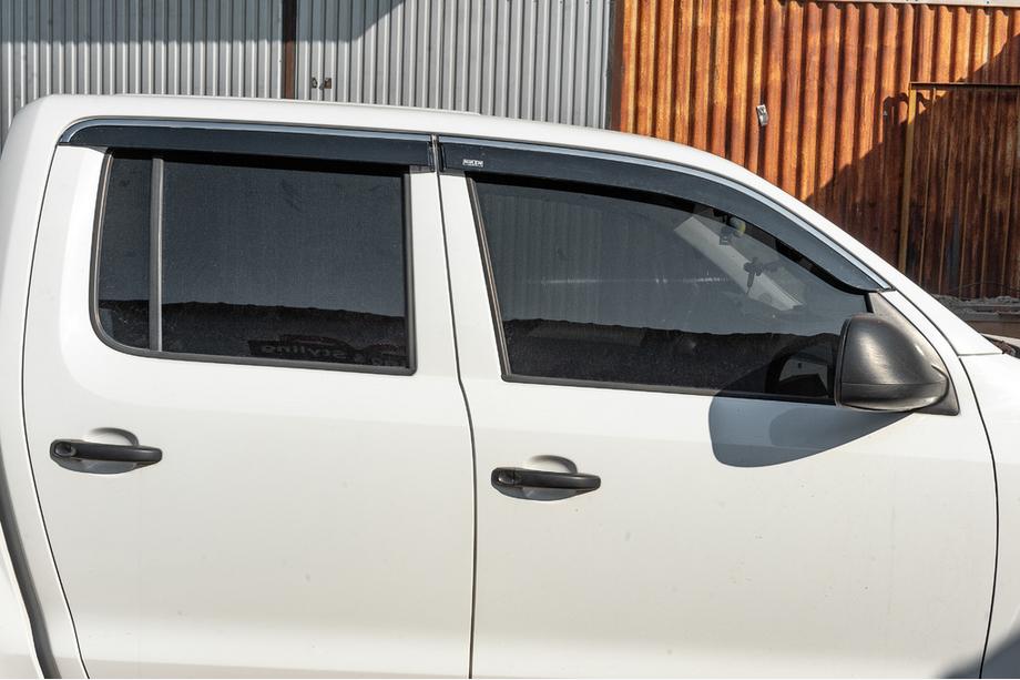 Volkswagen Amarok 2010-2022 Deflectores de ventana con moldura cromada (4 uds, Niken) Foto 1