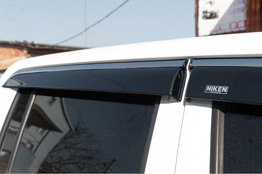 Volkswagen Amarok 2010-2022 Deflectores de ventana con moldura cromada (4 uds, Niken) Foto 5