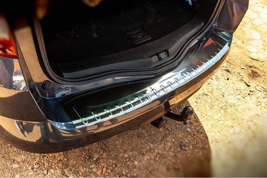 Renault Megane IV 2016-2025 Protector de parachoques trasero Carmos (SW, acero inoxidable) Image