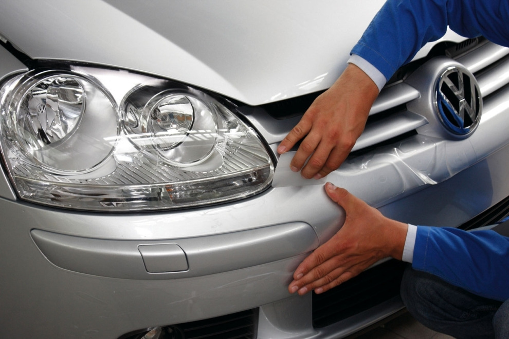 Tipos de protección de la carrocería del automóvil contra rasguños y astillas.