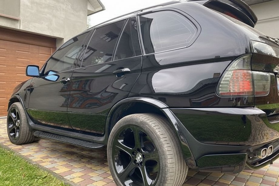 BMW X5 E53 1999–2006 Estribos Laterales Bosphorus Black (2 uds, Aluminio) Image