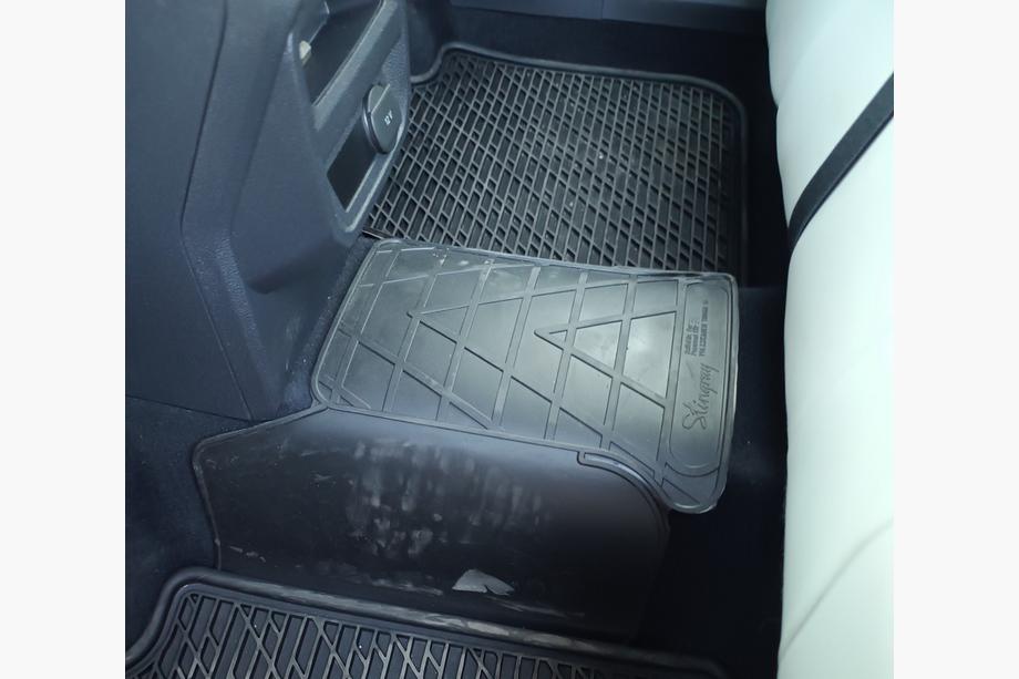 Volkswagen Tiguan 2016-2023 Alfombrilla trasera de tunel (Stingray Premium) Foto 1