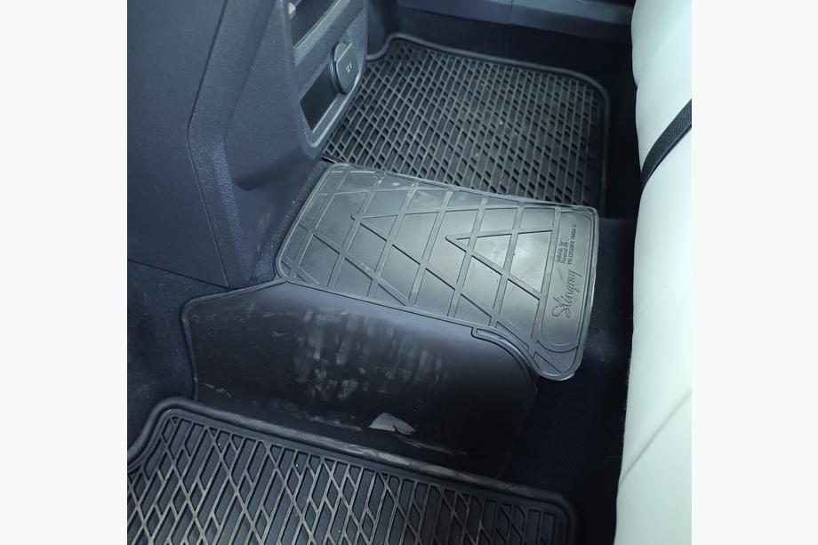 Volkswagen Tiguan 2016-2023 Alfombrilla trasera de tunel (Stingray Premium) Foto 3