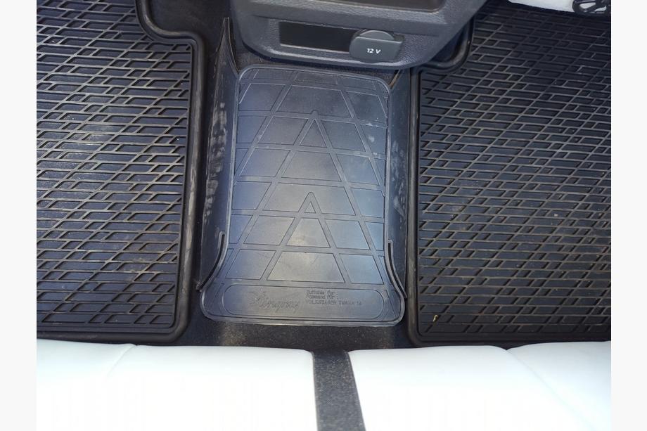 Volkswagen Tiguan 2016-2023 Alfombrilla trasera de tunel (Stingray Premium) Foto 2