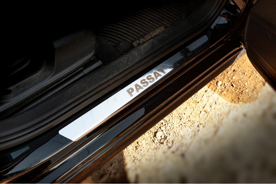 Volkswagen Passat B7 2012-2015 Protector de umbral Carmos V1 (4 uds, acero inoxidable) Foto 1