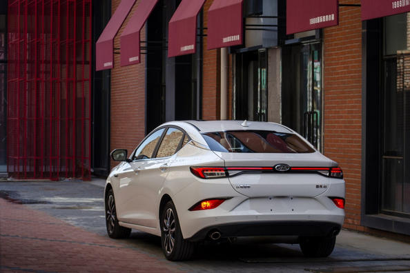 El competidor de Skoda Octavia ha aparecido en el mercado ucraniano Foto 4