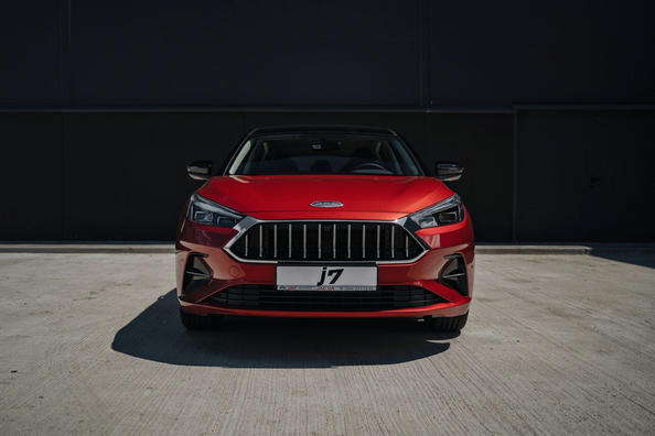 El competidor de Skoda Octavia ha aparecido en el mercado ucraniano Foto 6