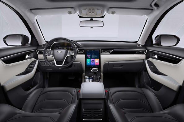 El competidor de Skoda Octavia ha aparecido en el mercado ucraniano Foto 7
