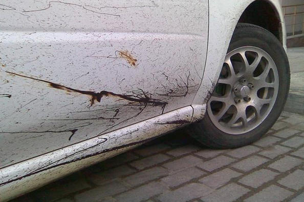 ¿Cómo limpiar el coche del betún?