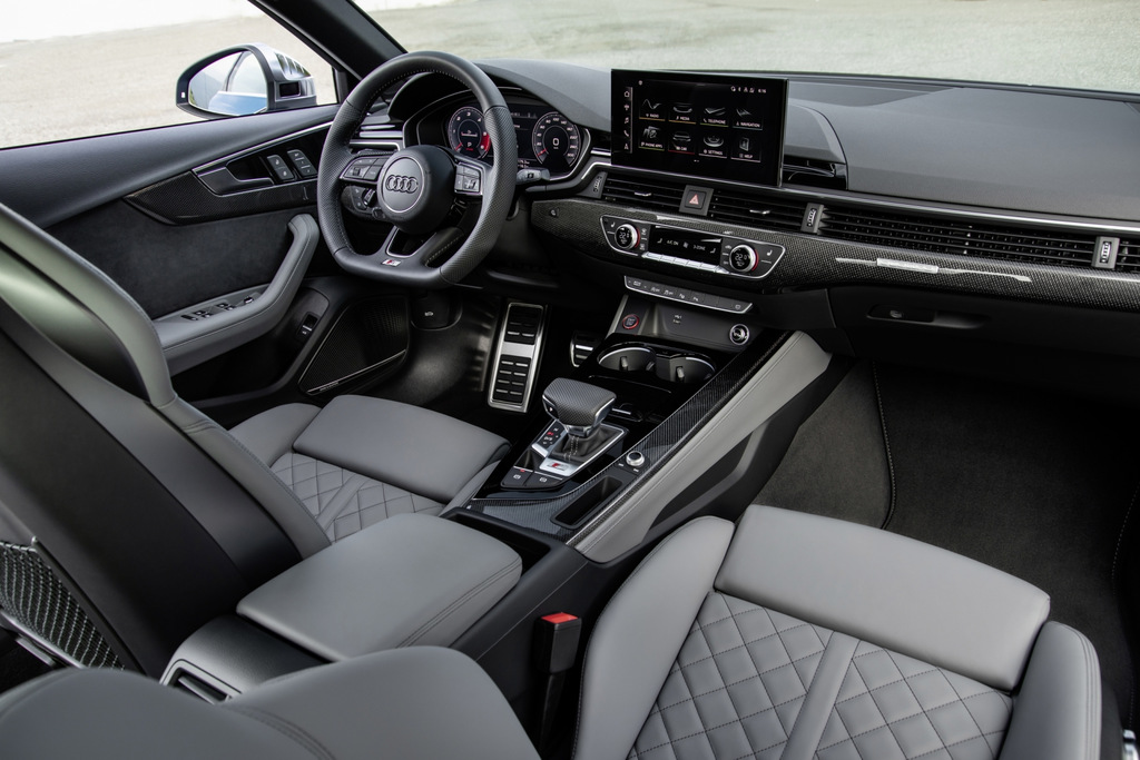 Versión deportiva del sedán Audi S4.