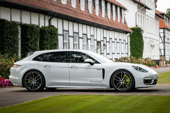 Revisión de la camioneta con tracción total Porsche Panamera Sport Turismo