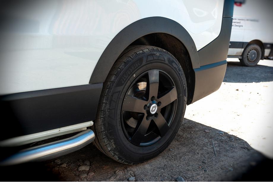 Nissan NV300/Primastar 2016- Aletines de aleta (6 uds, negro, ABS) Foto 4