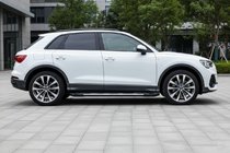 Audi Q3 2019–2025 Estribos Laterales Sunrise (2 uds., Aluminio) foto 1