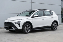 Hyundai Bayon 2021- Estribos Laterales Bosphore Black (2 uds., Aluminio) foto 1