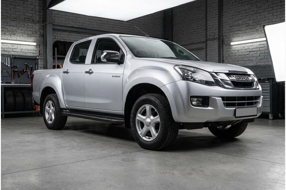 Isuzu D-Max 2011-2019 Estribos Laterales Bosphore Black (2 uds., Aluminio) Image