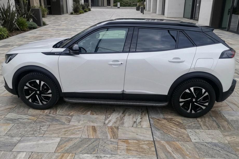 Peugeot 2008 2019- Estribos Laterales Bosphore Black (2 uds., Aluminio) Image