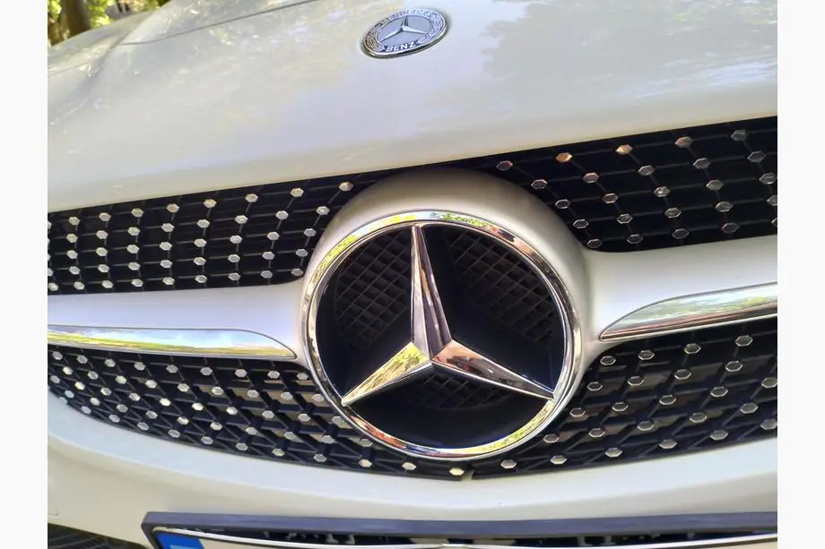 Mercedes GLA X156 2014-2019 Emblema delantero (18,4 cm) Image