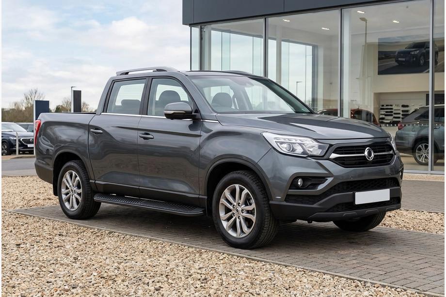 SsangYong Musso II 2018– Estribos Laterales Tayga Black (2 uds., Aluminio) Image