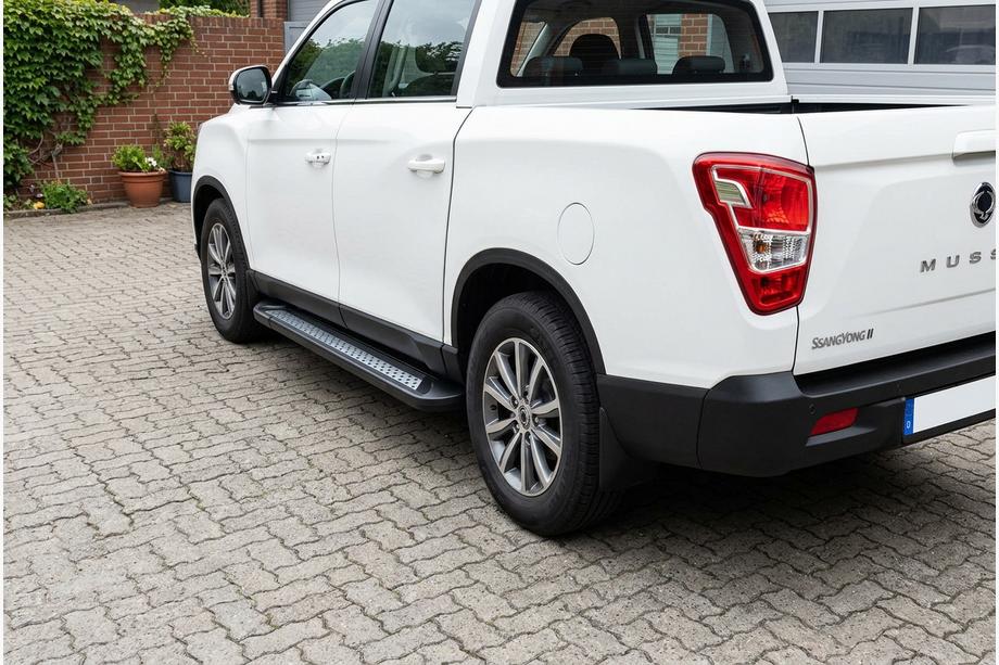SsangYong Musso II 2018– Estribos Laterales Vision New Black (2 uds., Aluminio) Foto 1